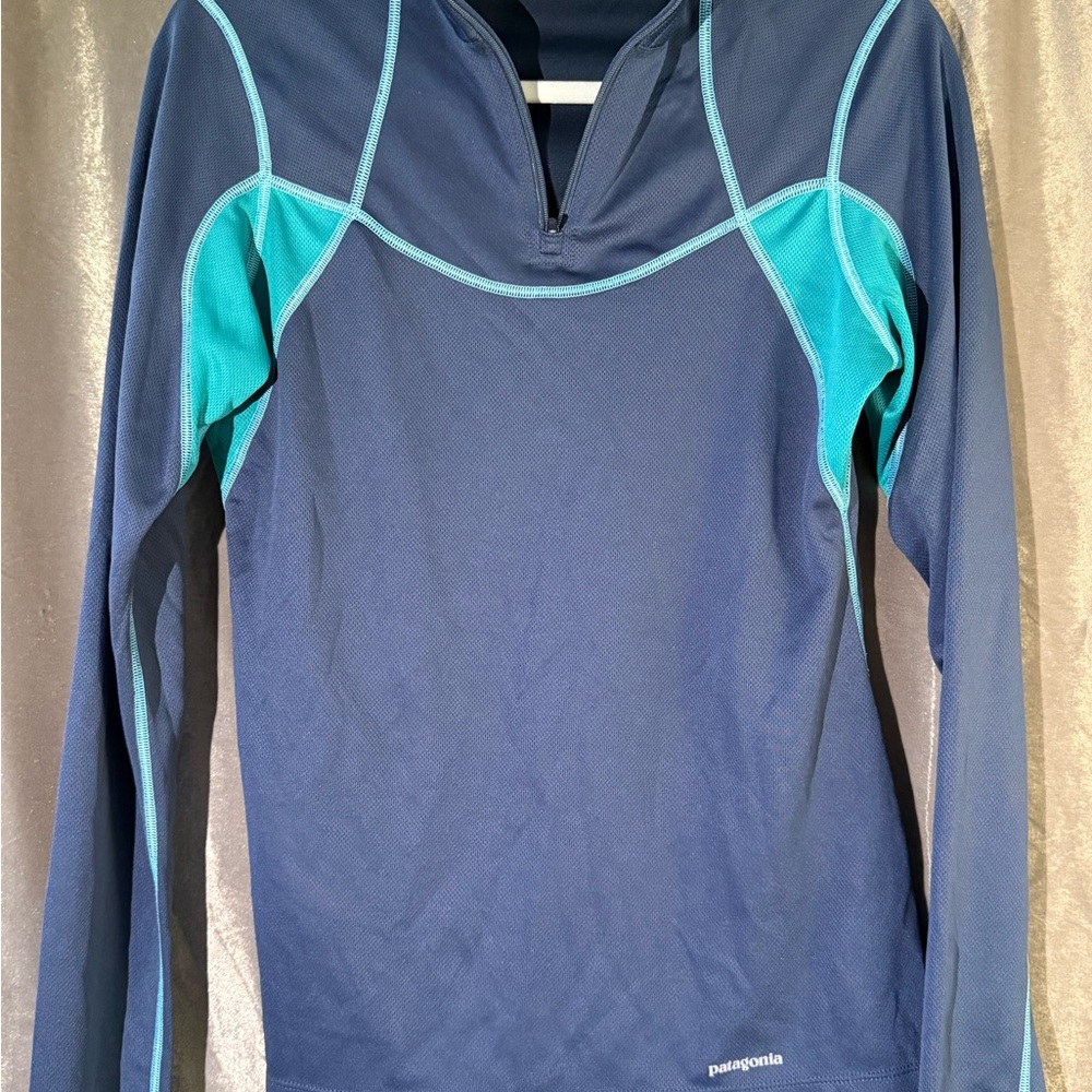 Patagonia Women's Navy and Teal zip neck Long Sleeve Top pullover